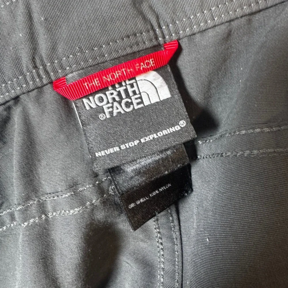 The North Face Mens Gray Nylon Cargo Hiking Shorts Size Large Elastic Waist L/G